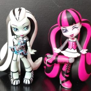 Frankie and Draculaura figures from monster high